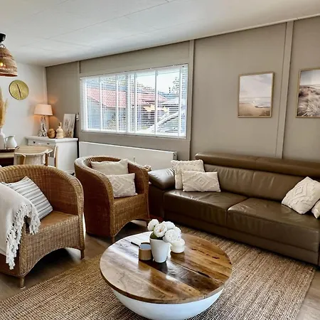 In Park With Fenced Garden Ferienhaus Sint Maartensvlotbrug