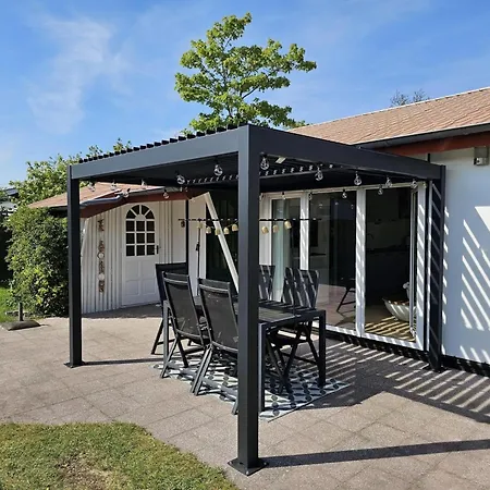 Дом отдыха In Park With Fenced Garden Sint Maartensvlotbrug