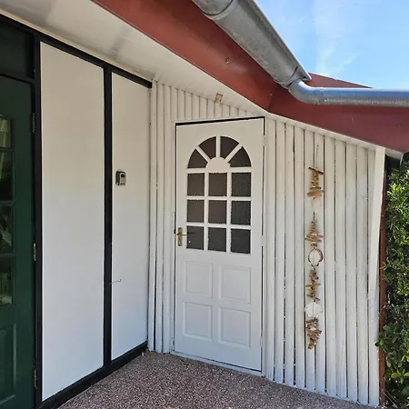 In Park With Fenced Garden Дом отдыха Sint Maartensvlotbrug