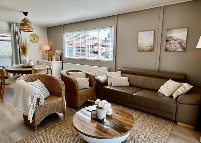 In Park With Fenced Garden Дом отдыха Sint Maartensvlotbrug