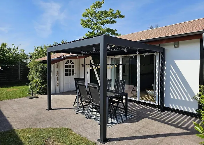 Дом отдыха In Park With Fenced Garden Sint Maartensvlotbrug