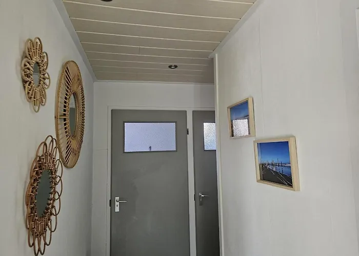 Дом отдыха In Park With Fenced Garden