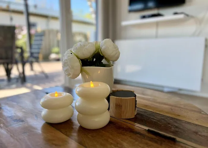 In Park With Fenced Garden Дом отдыха *