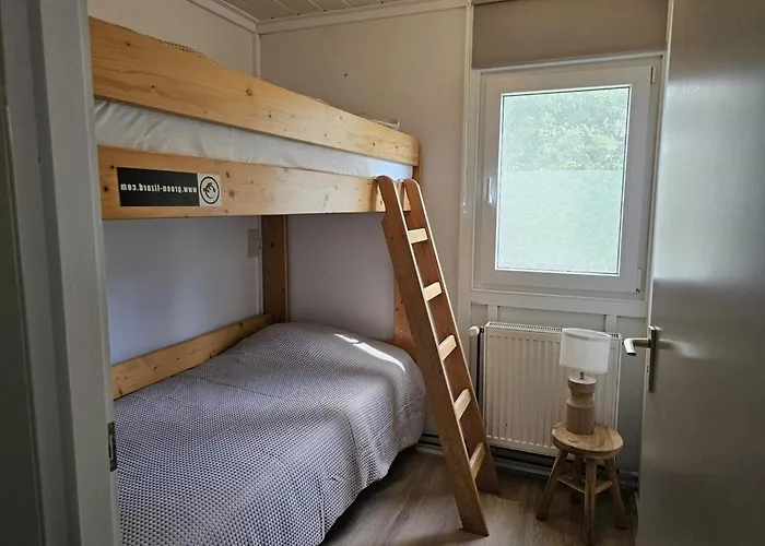 Дом отдыха In Park With Fenced Garden Sint Maartensvlotbrug