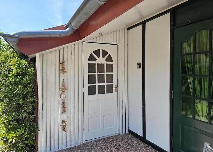 In Park With Fenced Garden Дом отдыха