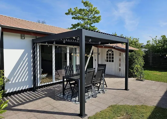 In Park With Fenced Garden Дом отдыха